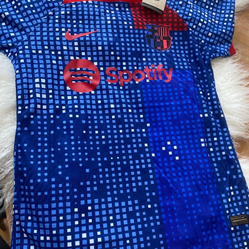 BNWT Nike mens FC Barcelona Soccer jersey SZ M!!!